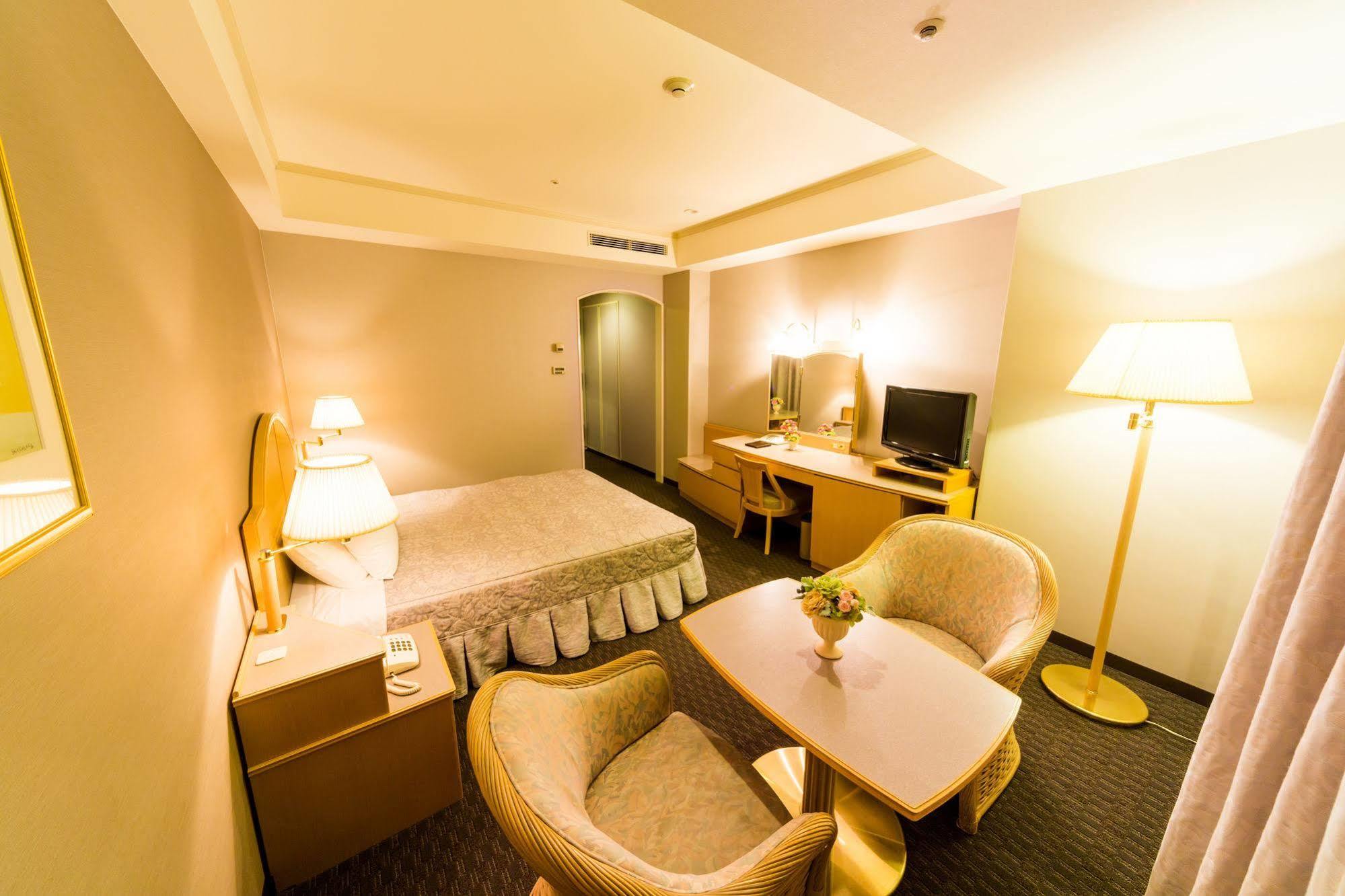 The Crown Palais New Hankyu Kochi Exterior foto