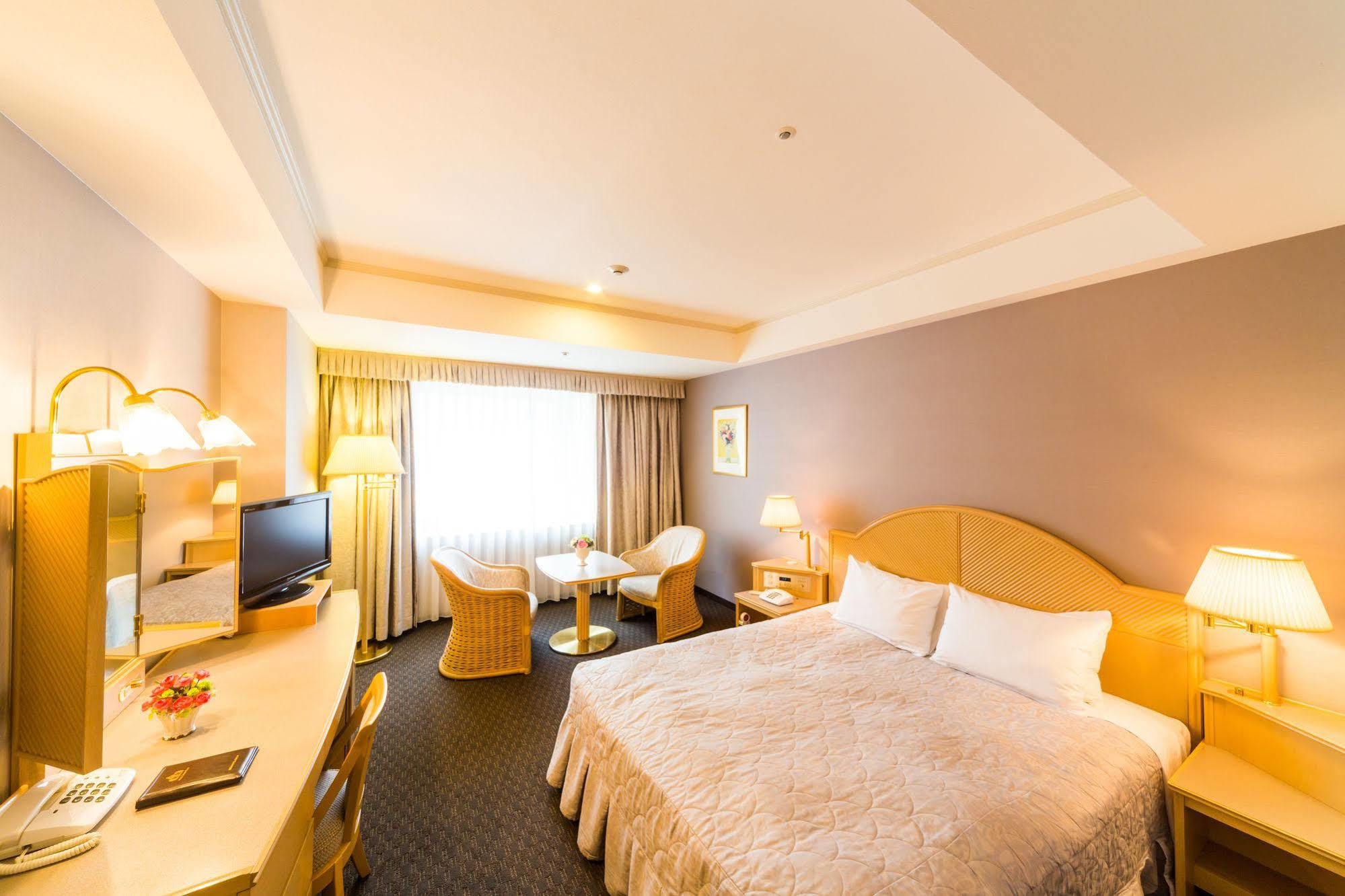 The Crown Palais New Hankyu Kochi Exterior foto