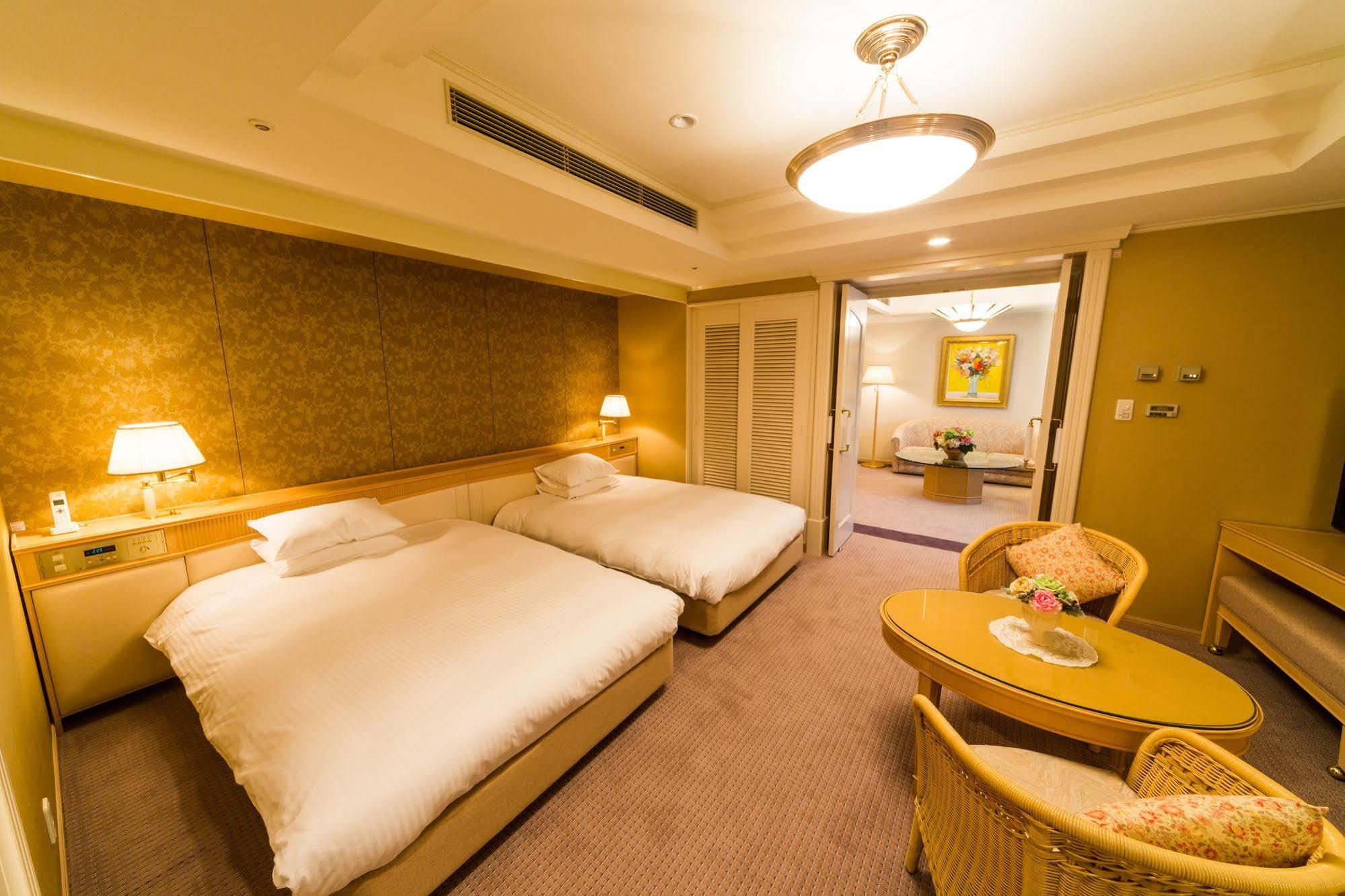 The Crown Palais New Hankyu Kochi Exterior foto